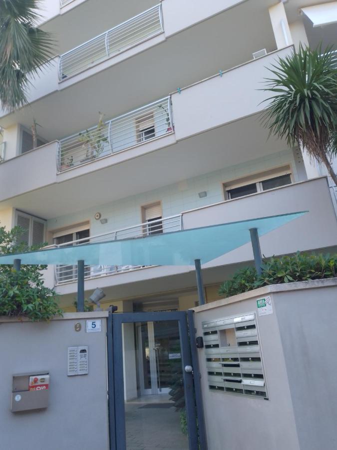 Casa Delle Sorprese Apartment Pescara Bagian luar foto